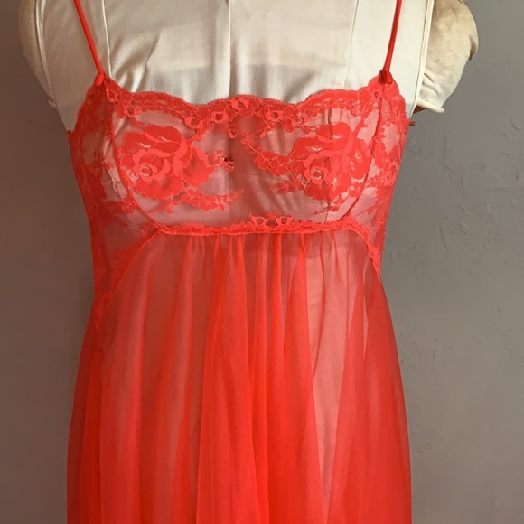 Vintage lingerie dress and housecoat - Picture 6 of 9